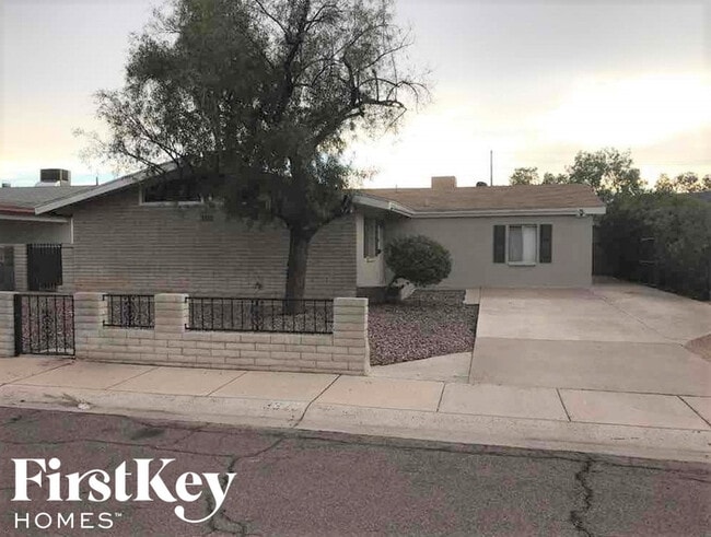 Primary Photo - 3320 S Margo Dr