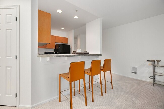 Building Photo - Charming 1-Bedroom in North Queen Anne clo...