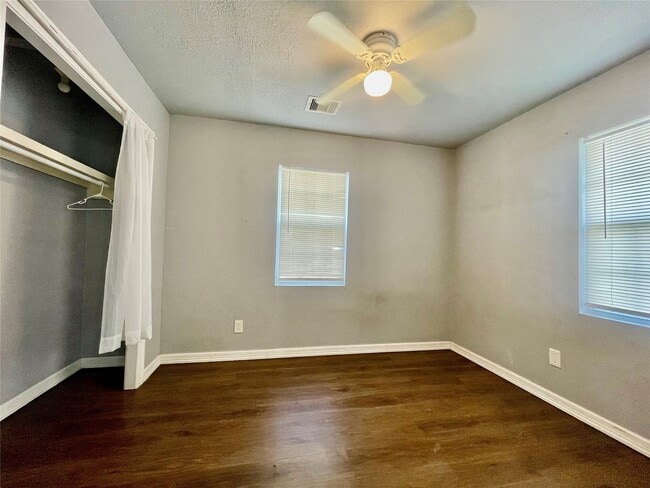 Building Photo - 6803 Bloom Dr