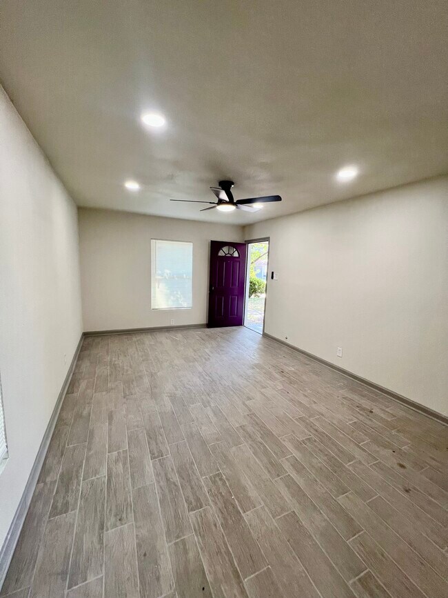 Building Photo - 1505 Maple Dr