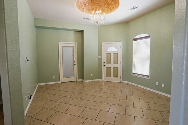 Building Photo - 234 Bayne Rd