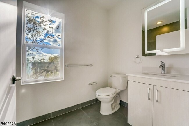 Building Photo - 48 Chadwick St