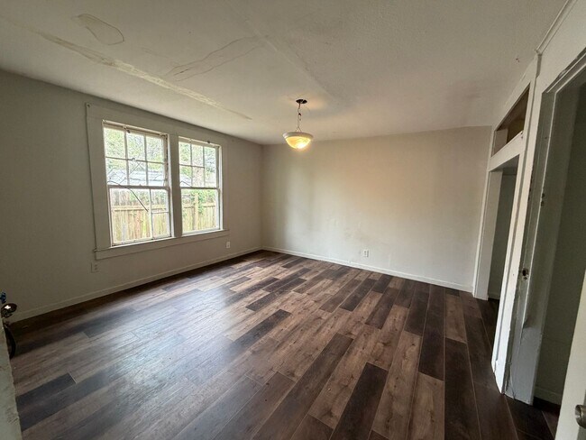 Building Photo - 433 Yarborough St