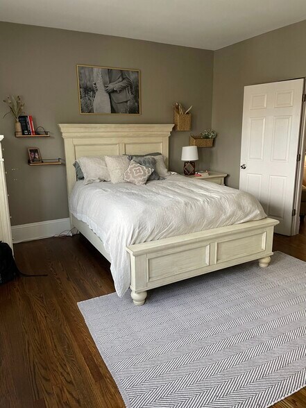 Building Photo - 1025 E Hamilton St