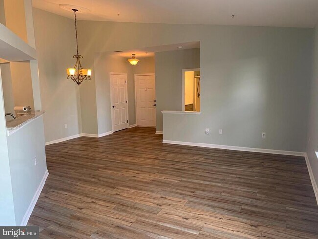 Building Photo - 8207 Blue Heron Dr