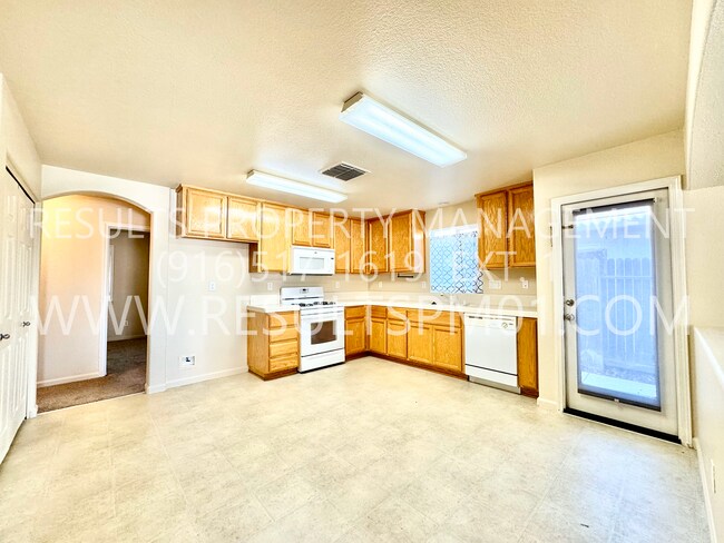 Building Photo - Stunning Single-Story Home in Exclusive Gated Community!