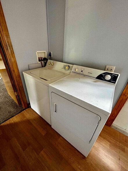 Building Photo - 1038 Maple Dr