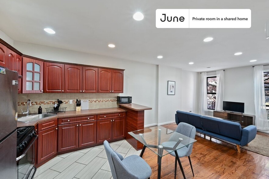 Building Photo - Room in Shared 3 bed/1 bath home