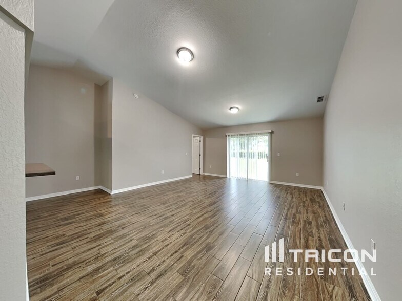 Building Photo - 2080 Chickadee St