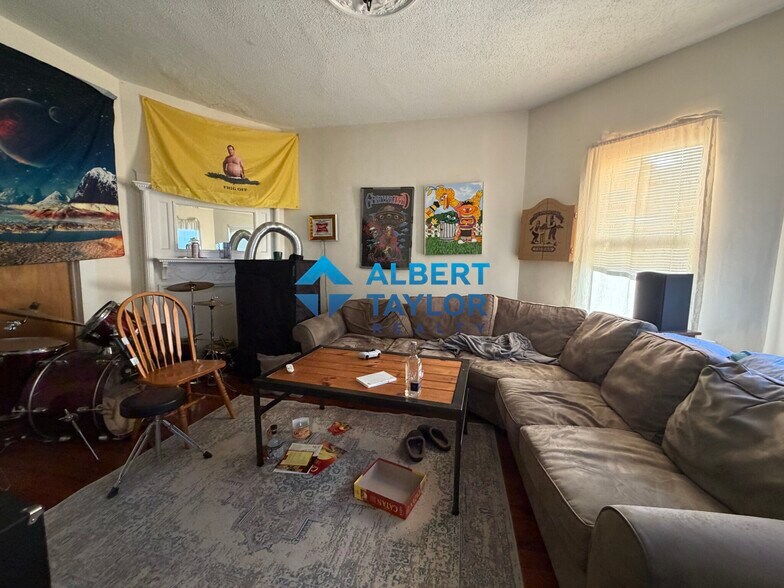 Building Photo - 34 Darling St