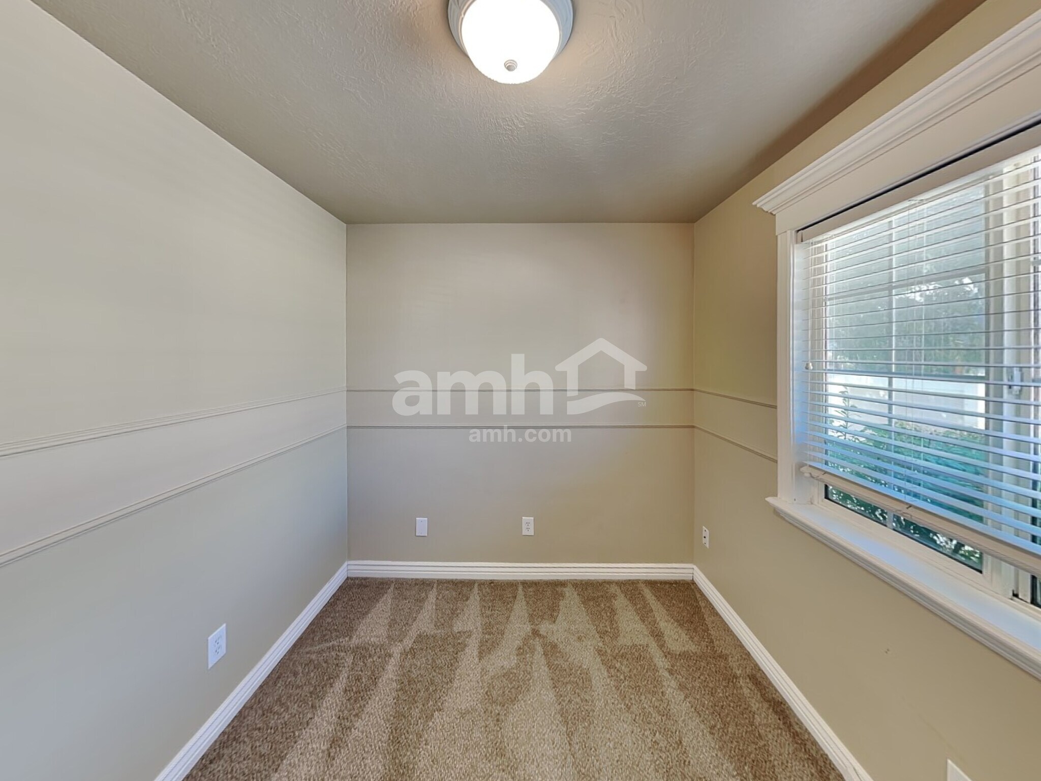 Building Photo - 1403 E 820 S