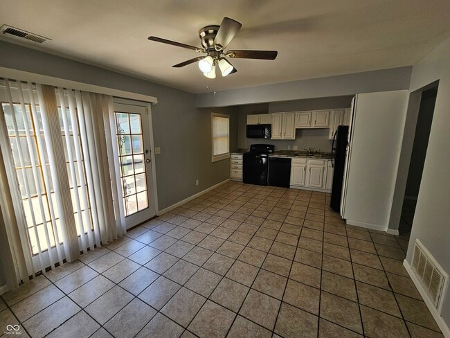 Building Photo - 6314 Commons Dr