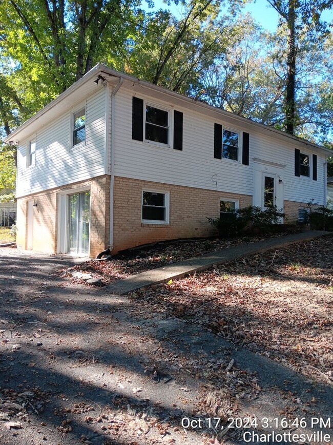 Building Photo - Spacious 5-Bedroom 2 Bath  Home in Historic Downtown Charlottesville