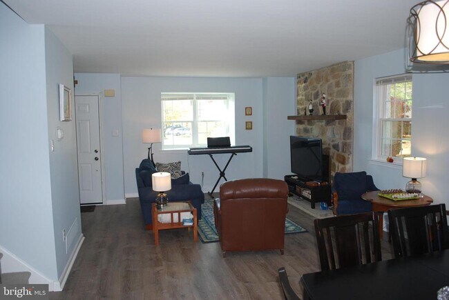 Building Photo - 290 Lawndale Ave