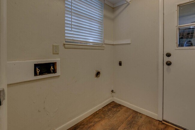 Building Photo - 4060 NW 60th St