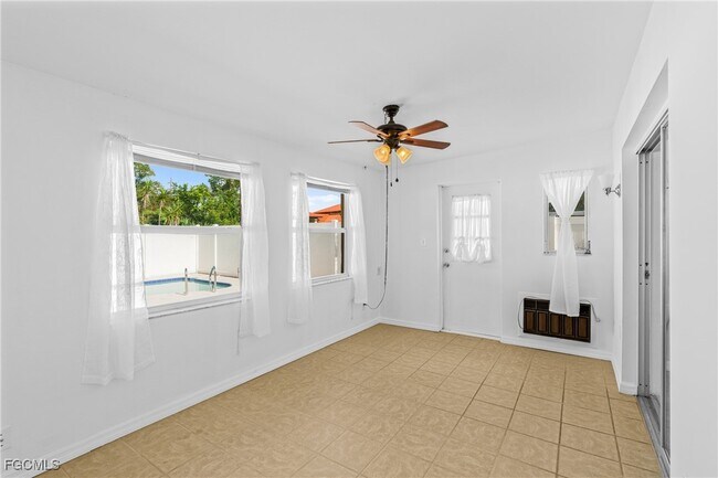 Building Photo - 6004 Deming Ave