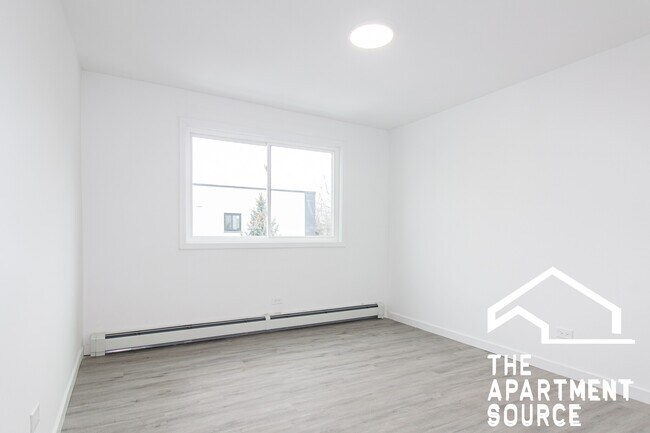 Building Photo - 7621 N Sheridan Rd