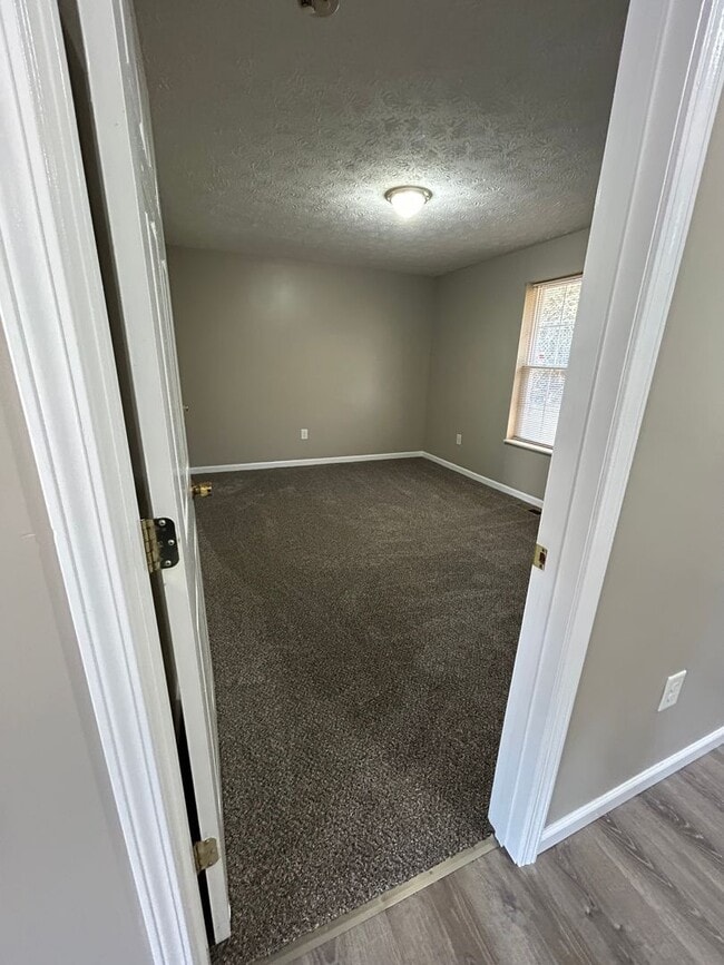 Building Photo - 3 Bedroom 2 Bathroom Single Family Home