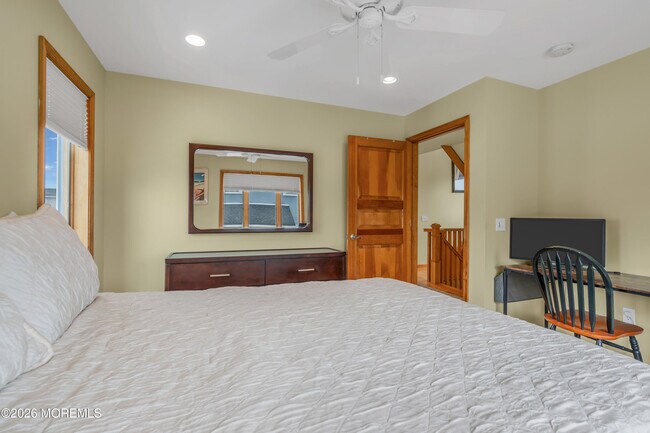 Building Photo - 573 Tarpon Ave