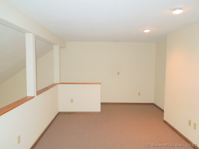 Building Photo - 939 State St