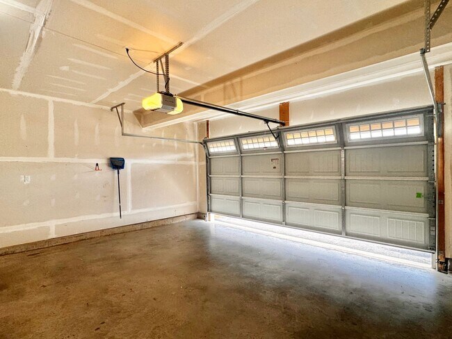 Building Photo - 145 Holly Hill Dr