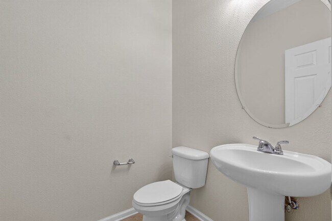 Building Photo - Large 4 bedroom home in Oakleaf