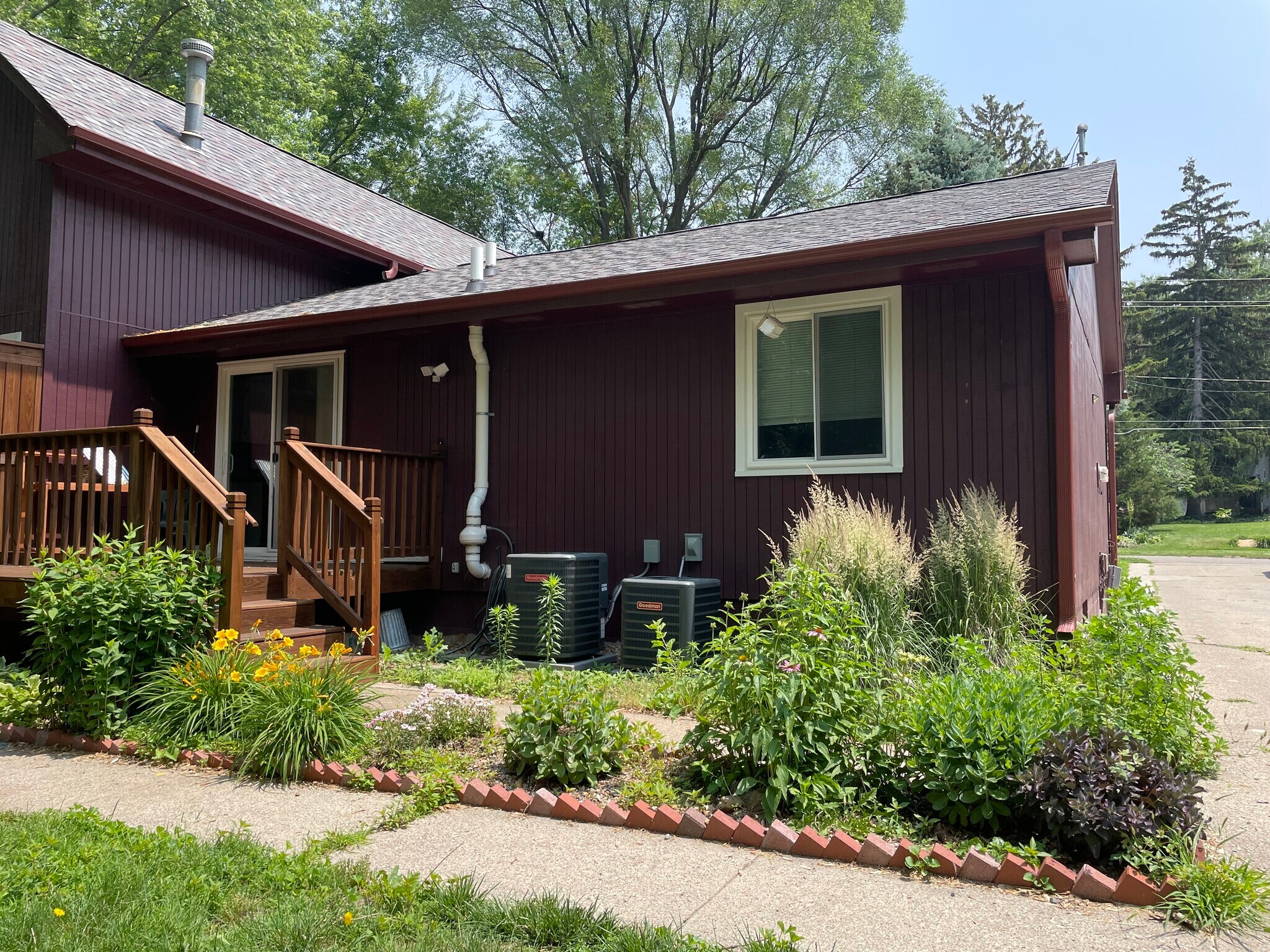 Rear of unit - 2924 56th St