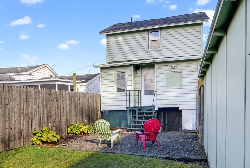 Building Photo - 727 W Court St