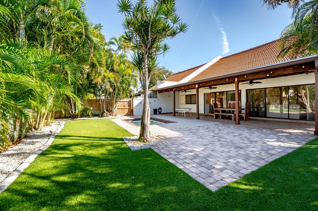 Building Photo - 665 Jeffery St