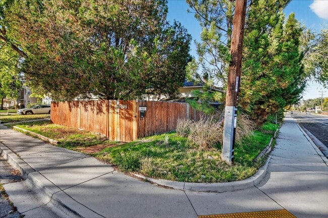 Building Photo - 27th St. 501/503