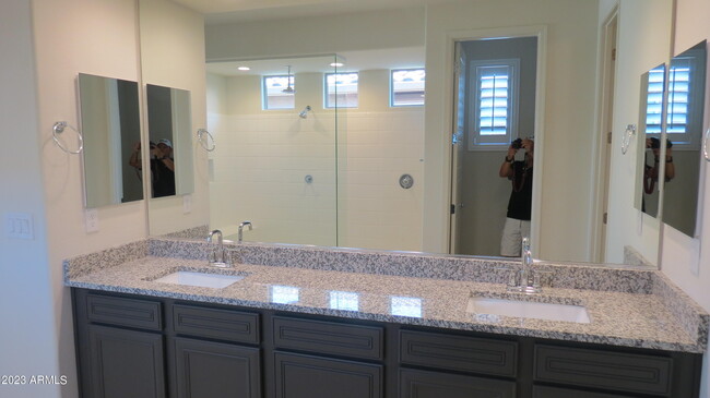 Building Photo - 5862 N 86th Dr