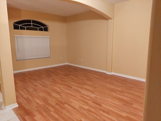 Building Photo - 17 Ziegler Pl