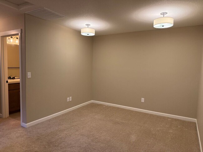 Building Photo - Beautiful 3 Bedroom House with High Ceilings, 2 Car Garage, Great Location & More!