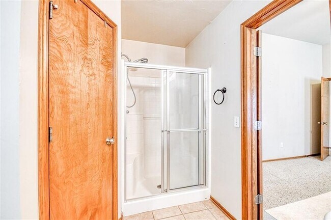 Building Photo - 1708 Meadow Run Dr