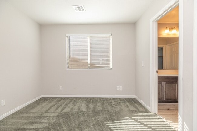 Building Photo - 6856 Pivot Point St