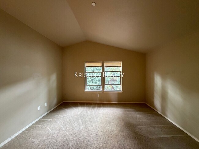 Building Photo - 15561 SW Stone Ridge Cir