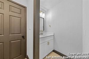 Building Photo - 2643 W Gramercy Pl