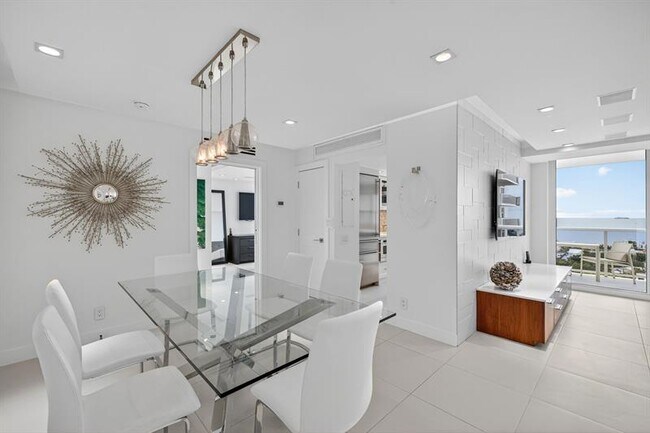 Building Photo - 2715 N Ocean Blvd