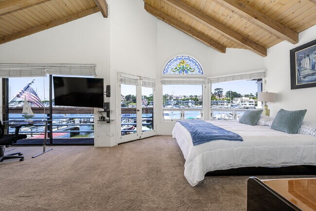 Building Photo - Fully Furnished Island Life Waterfront Ret...