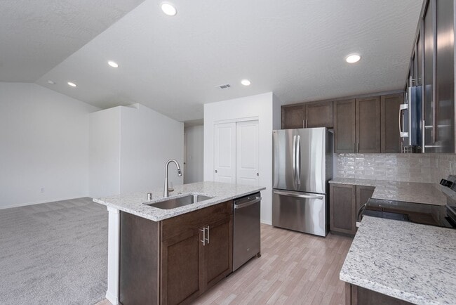 Building Photo - Charming 3 Bedroom Home