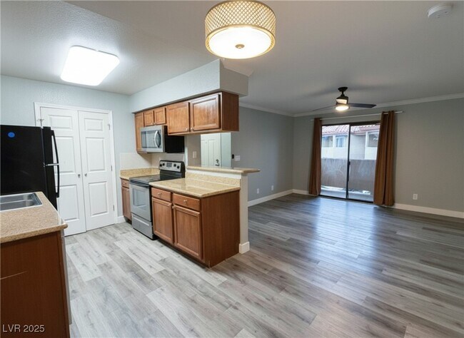 Building Photo - 3135 S Mojave Rd