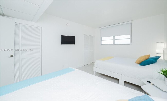 Building Photo - 3801 S Ocean Dr