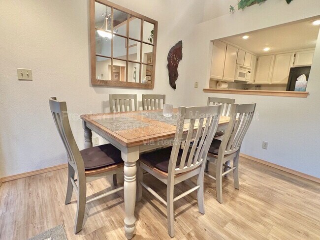 Building Photo - 5637 W Racquet Rd