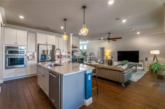 Building Photo - 4658 Greenway Dr