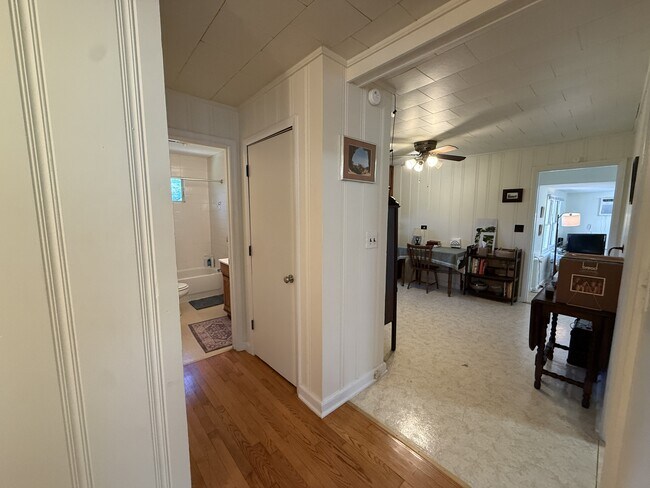Building Photo - 1059 Wolf Trap Rd