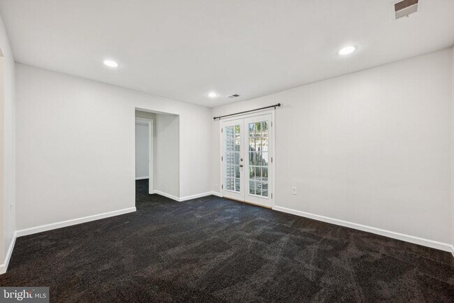 Building Photo - 14910 Cherrywood Dr