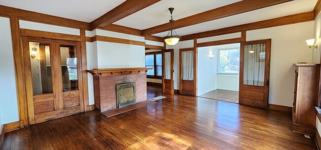 Building Photo - Coronado: Charming 1bd/1.25ba Village Apartment - Front Lower Unit