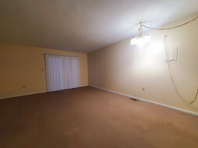 Building Photo - 2745 Brookshire Ln