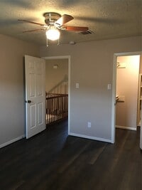 Building Photo - 3010 Beecave Dr