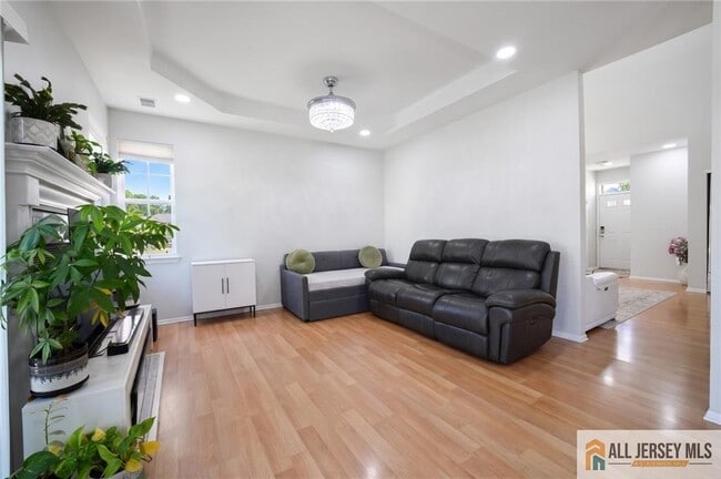 Building Photo - 67 Glen Oaks Ct
